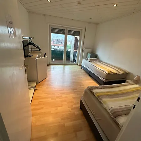 Monteuren Und Studentenwohnungen Bettvermietung Motel para Casais *